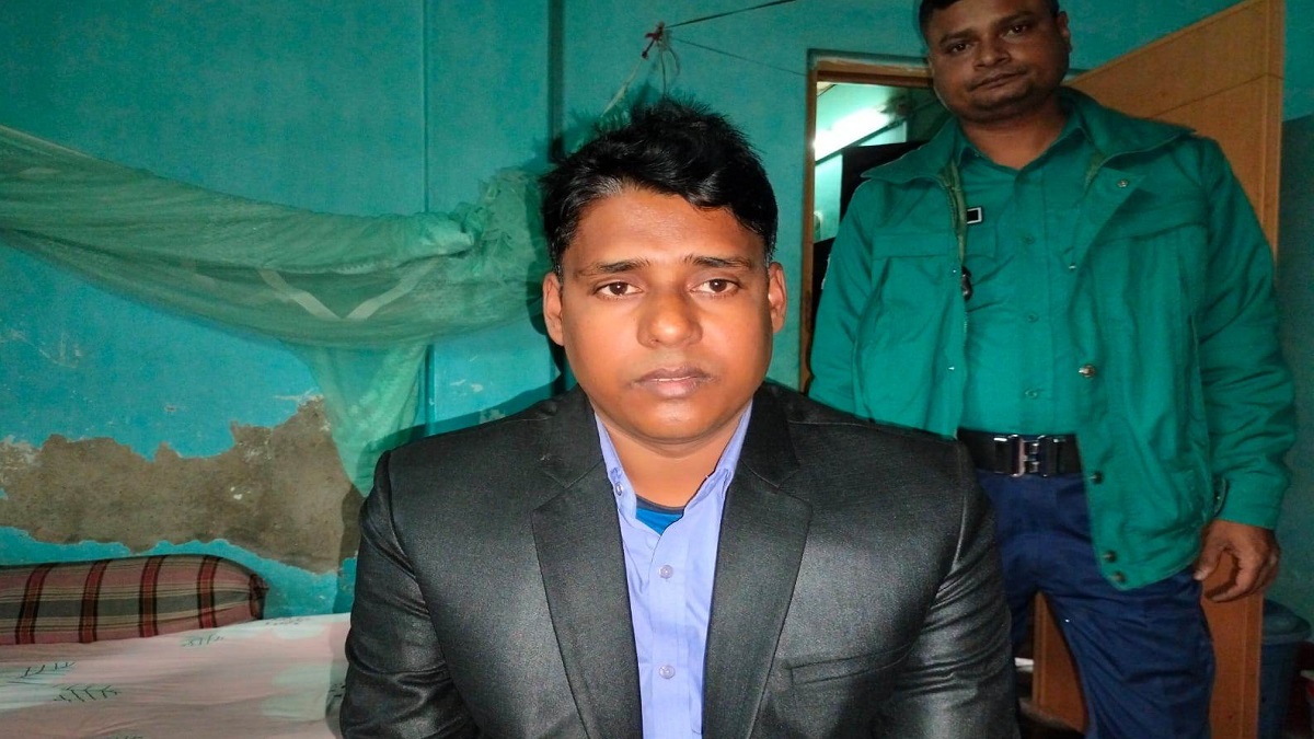 রসিক নির্বাচন: ভুয়া প্রিজাইডিং অফিসার আটক