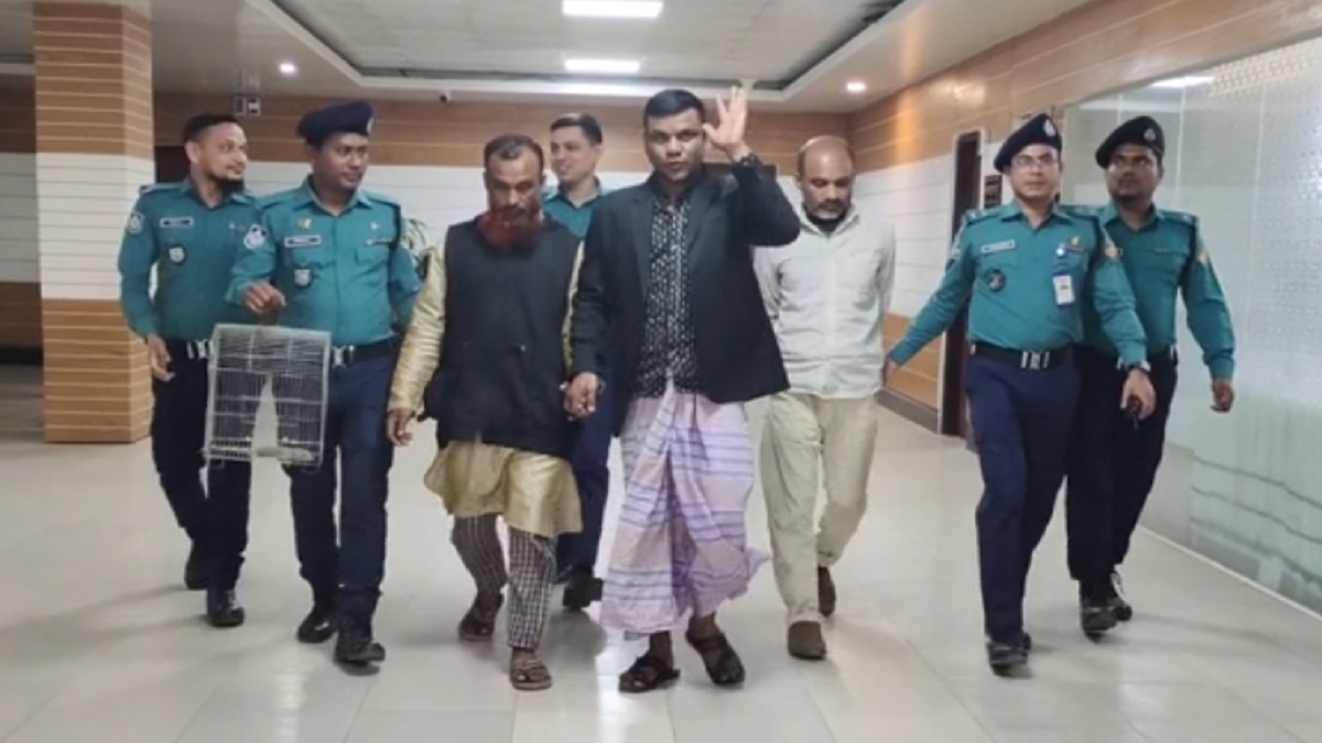 গাজীপুরে বিলুপ্ত প্রজাতির তক্ষক ও ইয়াবাসহ গ্রেফতার ৬