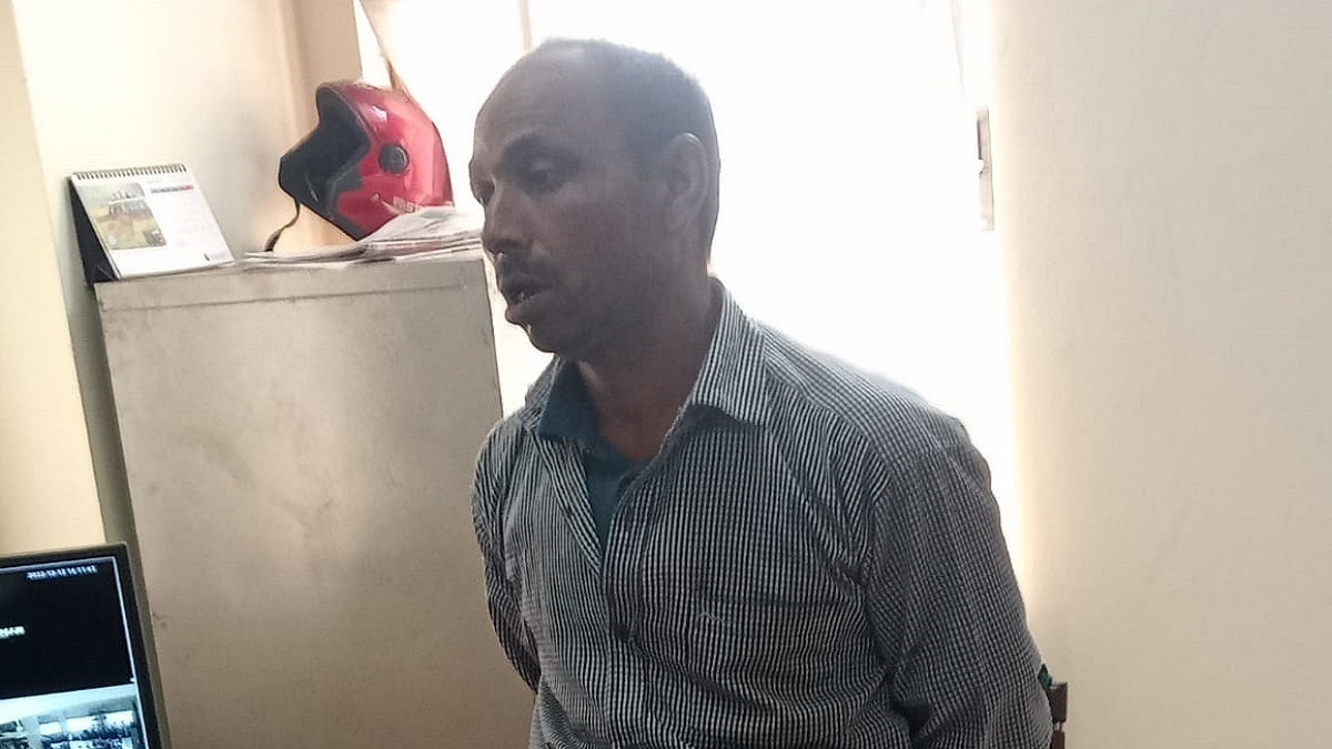 মুন্সিগঞ্জে এজলাস কক্ষে বহিরাগতের ছুরিকাঘাতে পুলিশ সদস্য আহত