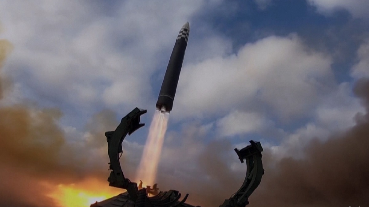 একদিনে দুটি ব্যালিস্টিক মিসাইলের পরীক্ষা উত্তর কোরিয়ার