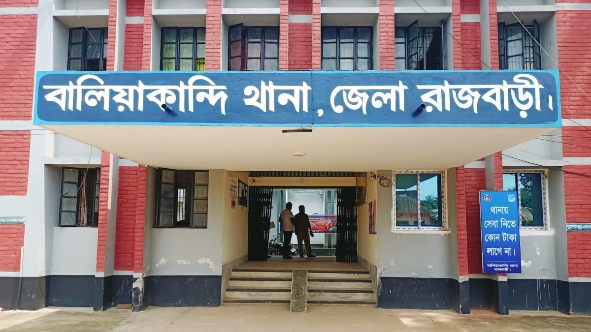 রাজবাড়িতে পাওনা টাকা চাওয়ায় কুপিয়ে আহত, ব্যবসায়ীর মৃত্যু