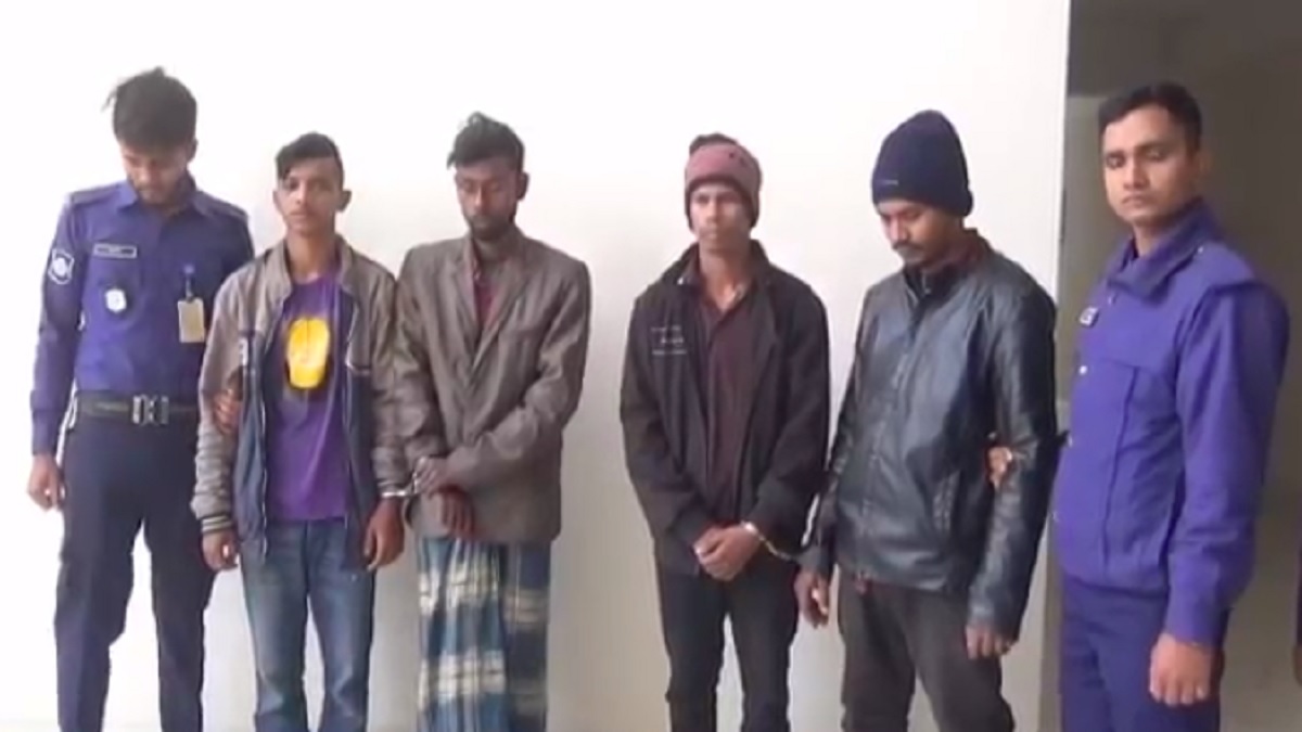 ফরিদপুরে ইজিবাইক ছিনতাইয়ের ঘটনায় আটক ৫