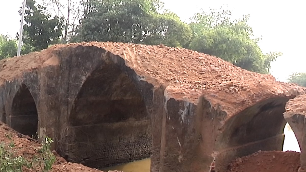 সিলেটে ভেঙে ফেলা হচ্ছে মুঘল আমলের সেতু, প্রতিবাদের ঝড়