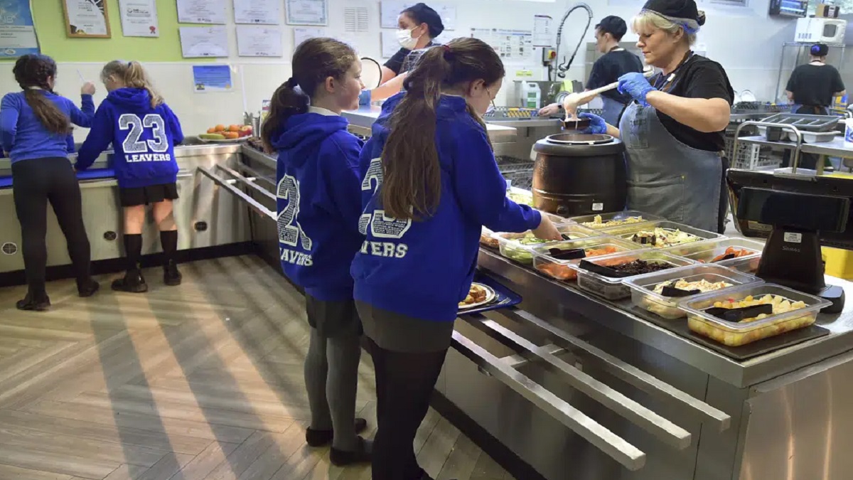 ব্রিটেনে অন্তত ৮ লাখ শিশু পুষ্টিহীনতার ঝুঁকিতে