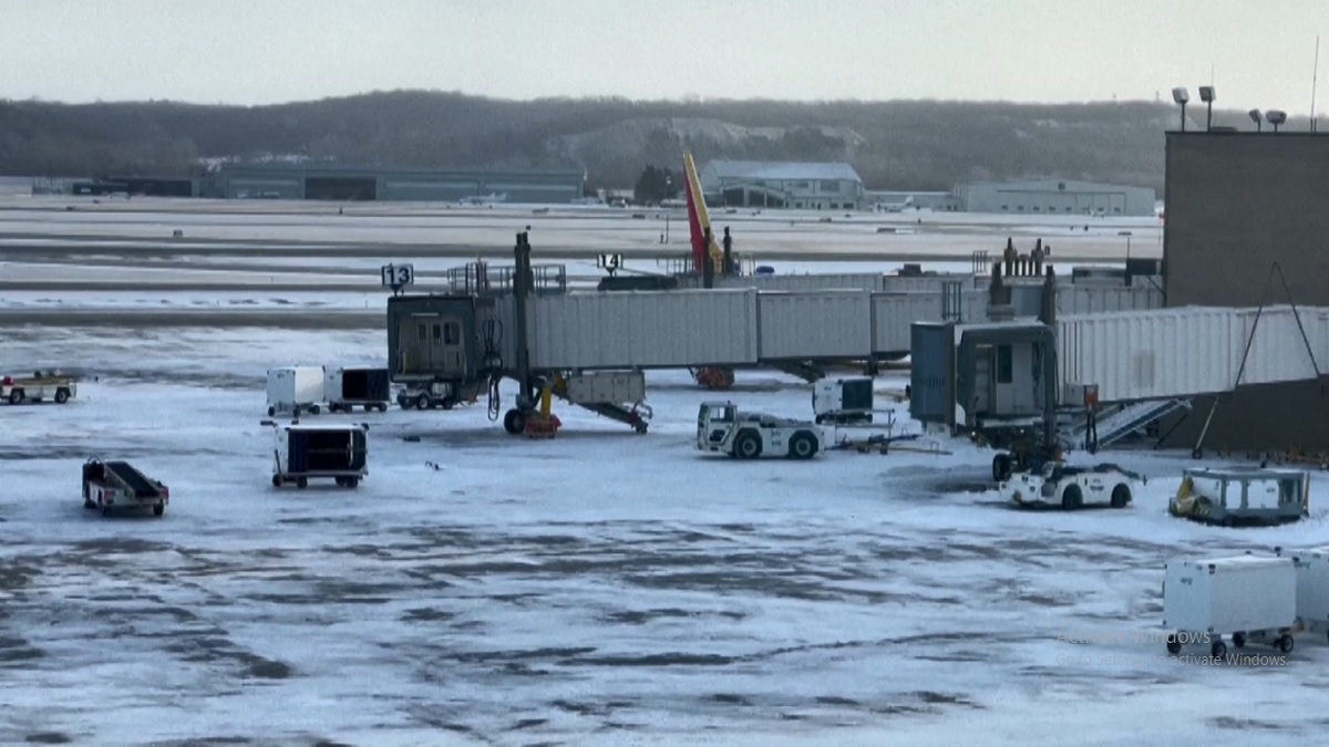 তীব্র তুষারঝড়ে যুক্তরাষ্ট্রে ১৭ লাখ ঘরবাড়ি বিদ্যুৎহীন