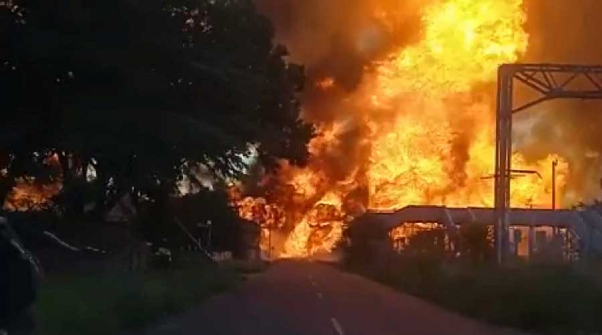 দক্ষিণ আফ্রিকায় গ্যাস ট্যাঙ্কারের ভয়াবহ বিস্ফোরণ, নিহত অন্তত ১০