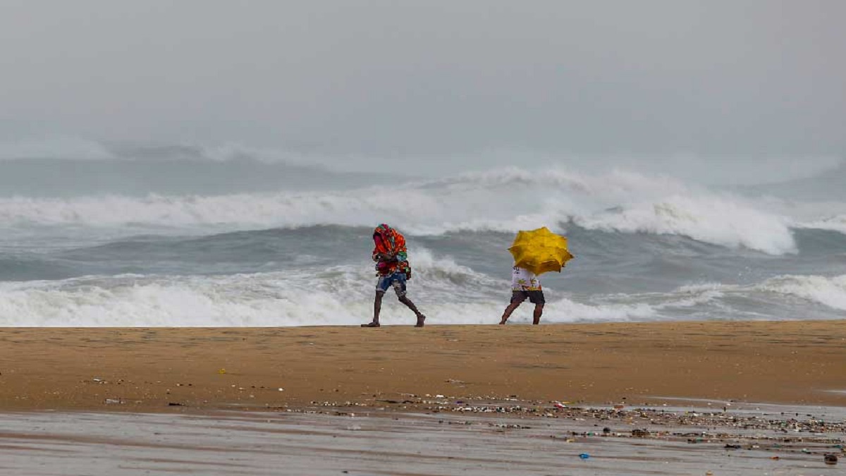 ঘূর্ণিঝড় মানদৌস যেতে না যেতেই আরেক অশনি সংকেত সমুদ্রে