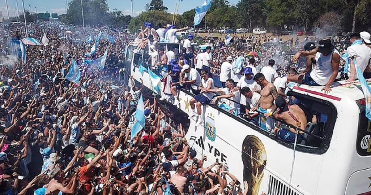 চ্যাম্পিয়নদের বরণ অনুষ্ঠানে সংঘর্ষ, নিহত ১