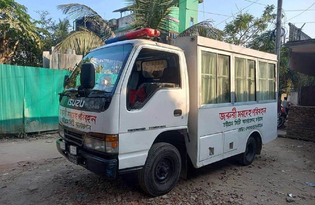 টাকা নিয়ে সন্তানদের দ্বন্দ্ব, পড়ে আছে বাবার মরদেহ
