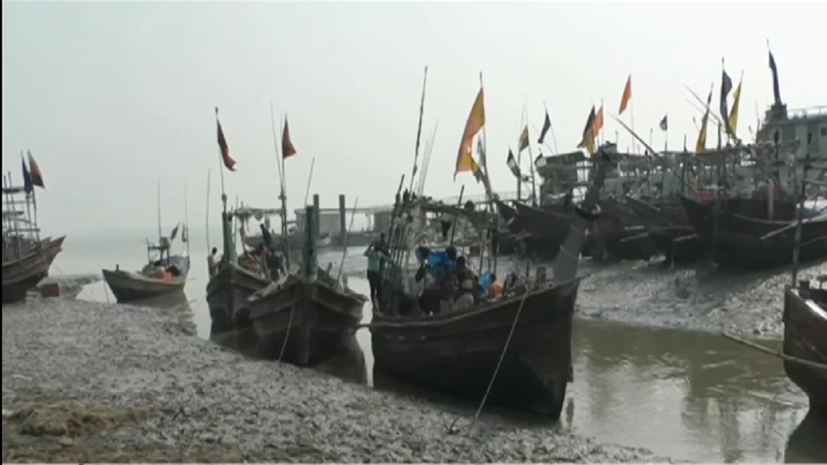 ভোলার মেঘনায় ডাকাত আতঙ্ক; দিনেও নেই নিরাপত্তা