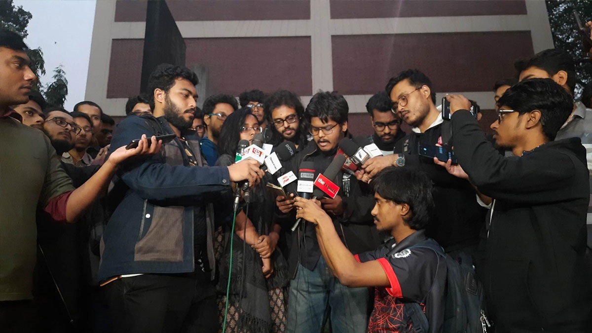 ফারদিন হত্যায় র্যাব-ডিবির প্রমাণাদিতে সন্তুষ্ট বুয়েট শিক্ষার্থীরা, কর্মসূচি আপাতত স্থগিত
