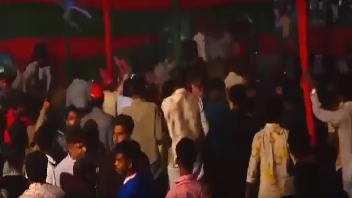 মহিউদ্দীন চৌধুরীর স্মরণসভায় ছাত্রলীগ ও স্বেচ্ছাসেবক লীগের হাতাহাতি