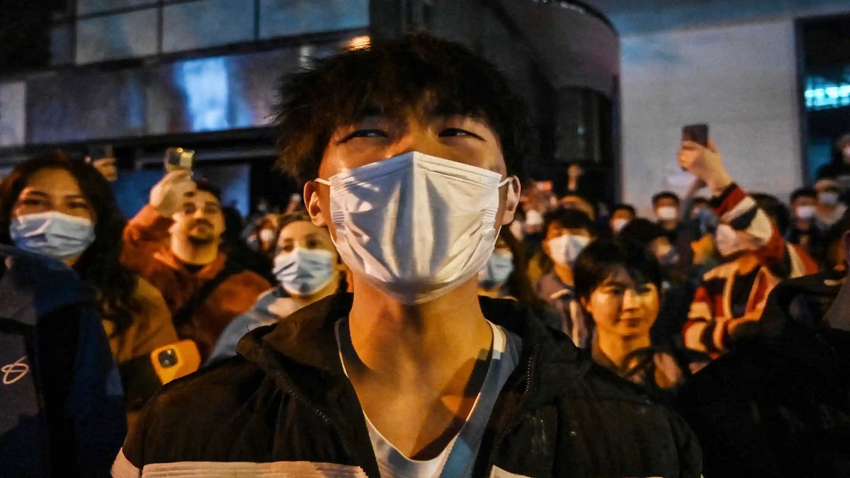 এই শীতেই করোনার তিনটি ঢেউয়ের মুখোমুখি হতে পারে চীন