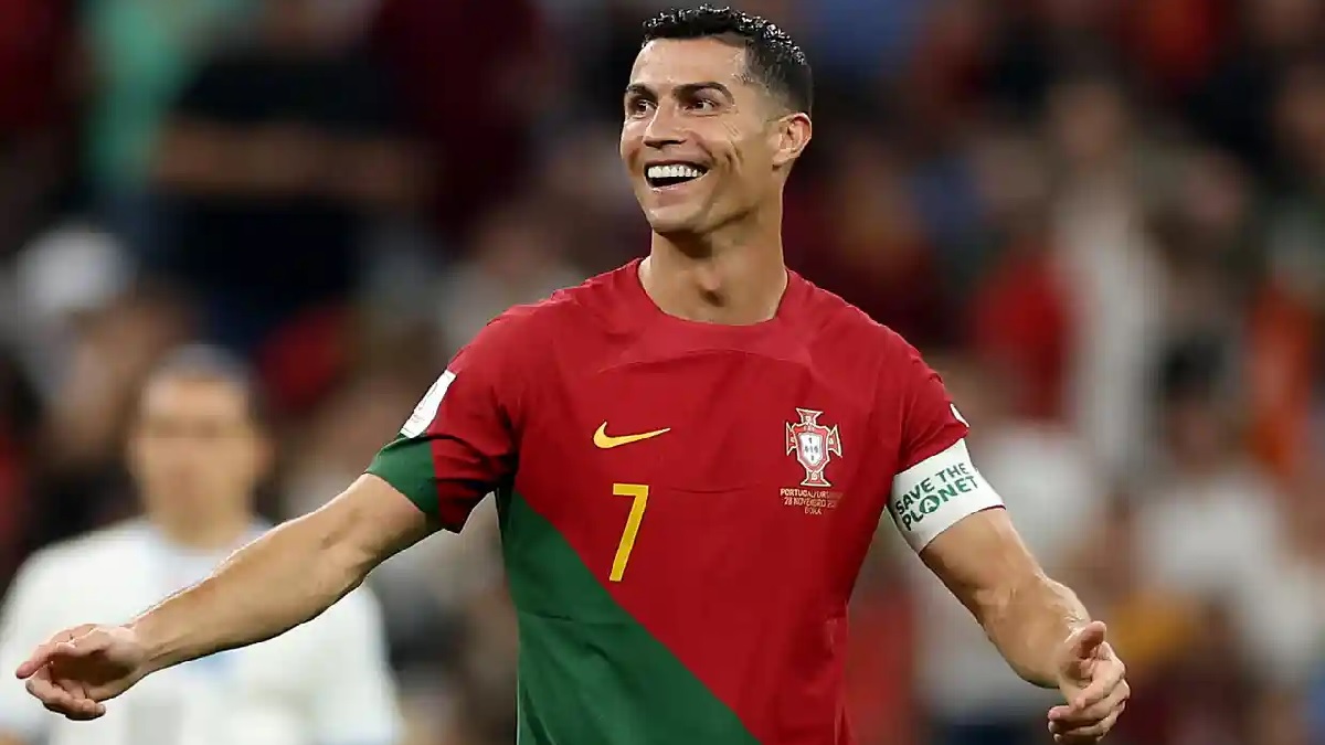 টানা তৃতীয়বার সর্বোচ্চ আয়কারী ক্রীড়াবিদ ক্রিশ্চিয়ানো রোনালদো