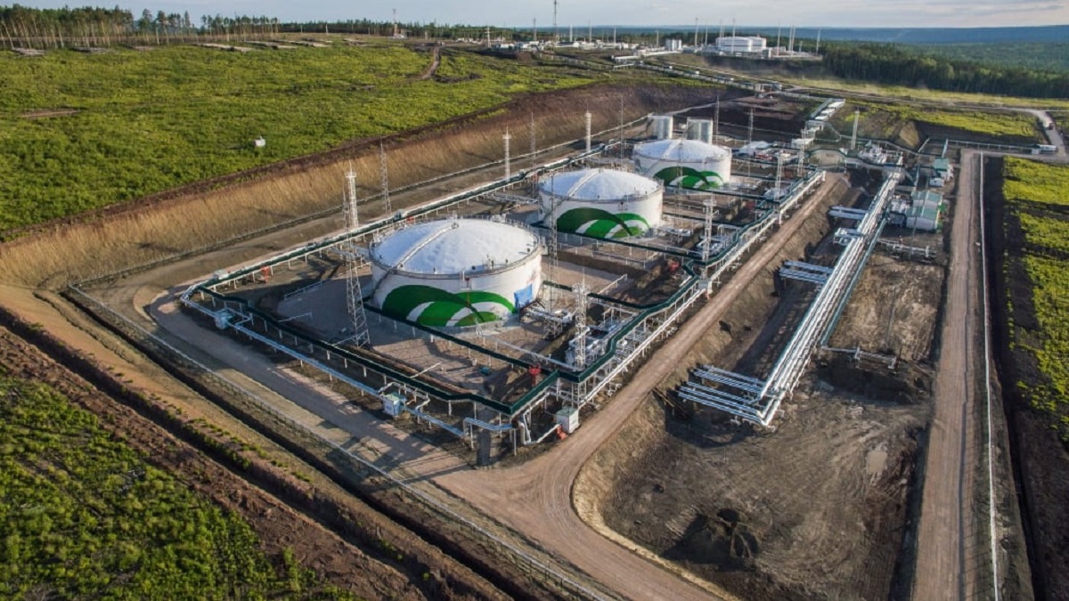 রাশিয়ার সাইবেরিয়ায় তেল ও গ্যাস ক্ষেত্রে ভয়াবহ অগ্নিকাণ্ড