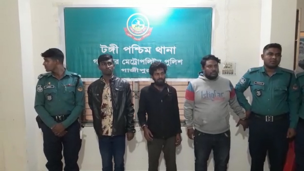 টঙ্গীতে রামদা-চাপাতি-ছুরিসহ ১০ ডাকাত গ্রেফতার