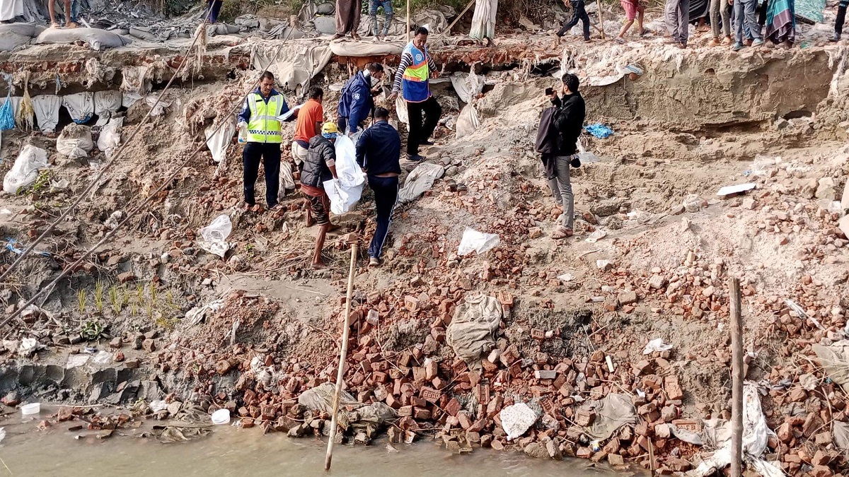 দৌলতদিয়ায় পদ্মা নদী থেকে অজ্ঞাত ব্যক্তির মরদেহ উদ্ধার