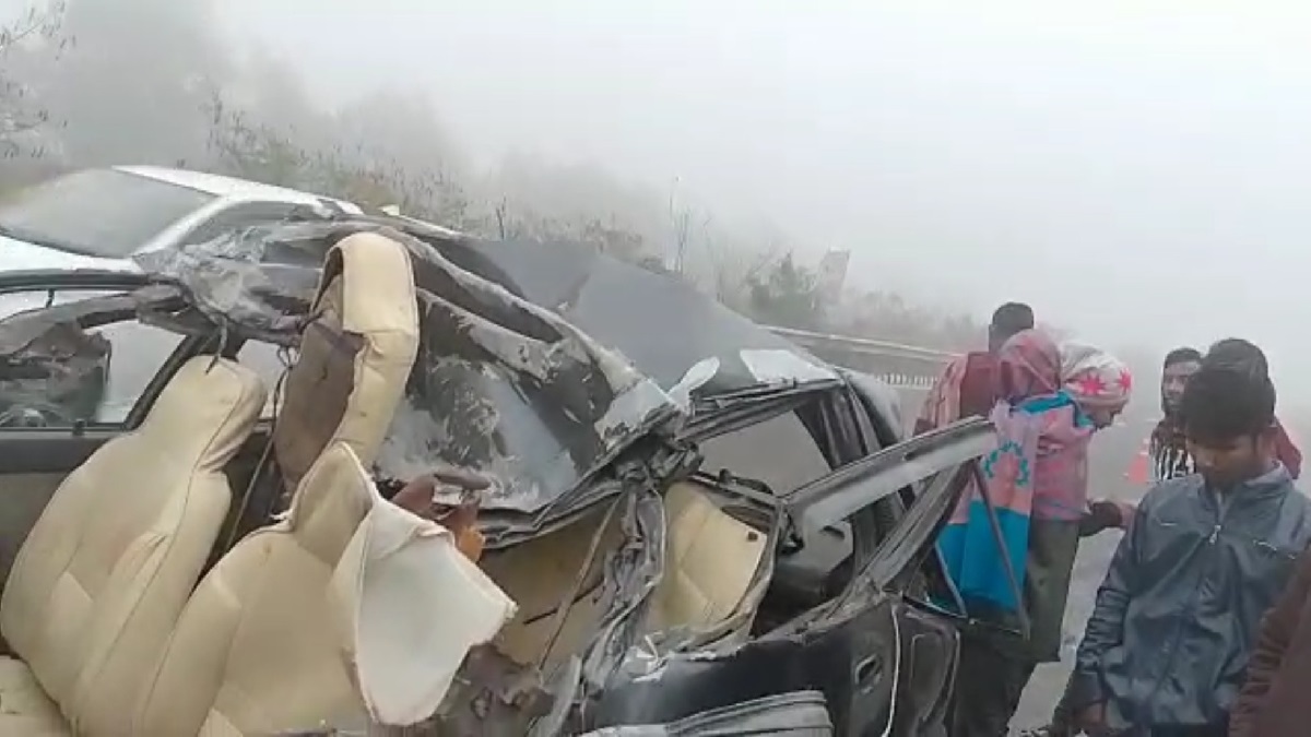 ফরিদপুরে সড়কে ঝরলো মা-মেয়েসহ ৩ জনের প্রাণ