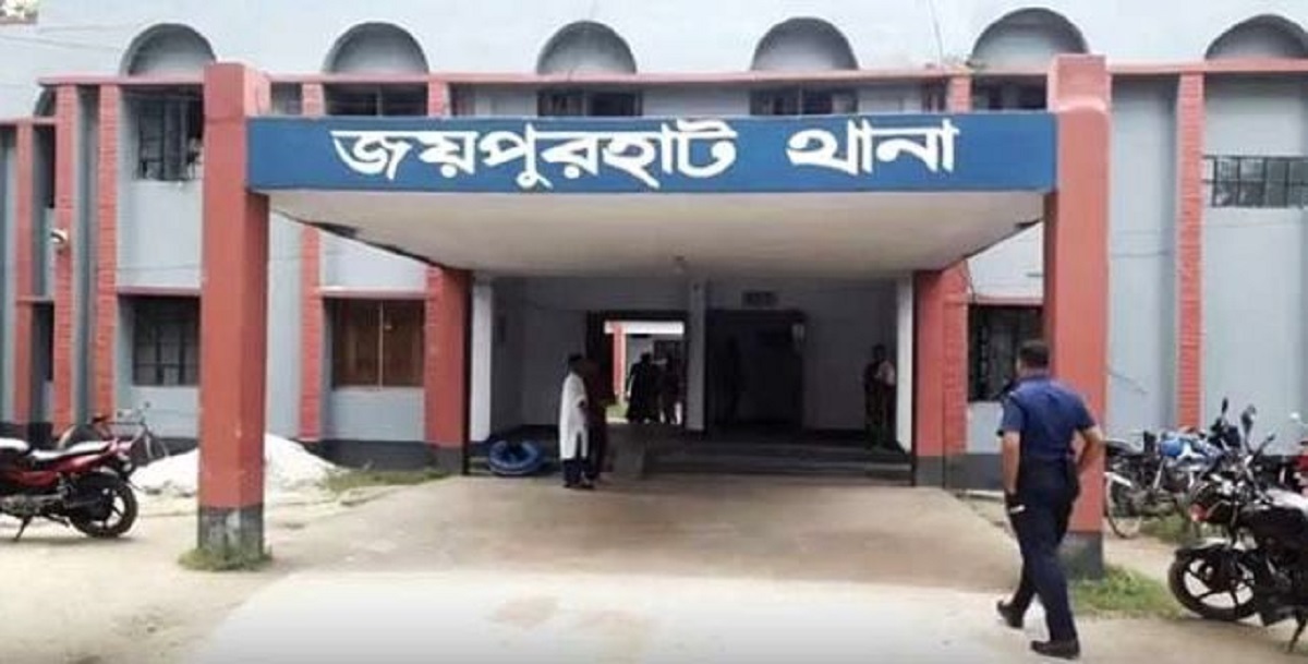 জয়পুরহাটে ট্রাকের ধাক্কায় প্রাণ গেল গ্রাম পুলিশের