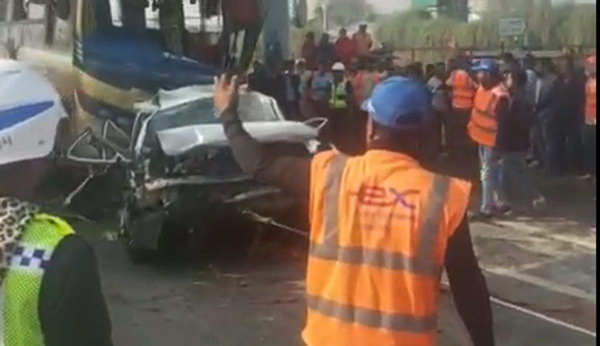 সম্মেলনে যাওয়ার পথে ঢাকা-মাওয়া এক্সপ্রেসওয়েতে ভয়াবহ দুর্ঘটনায় আ.লীগ নেতার মৃত্যু, আহত ৪