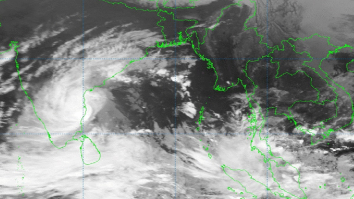 ঘূর্ণিঝড় মানদৌস: চার বন্দরে ২ নম্বর সতর্কতা সংকেত বহাল