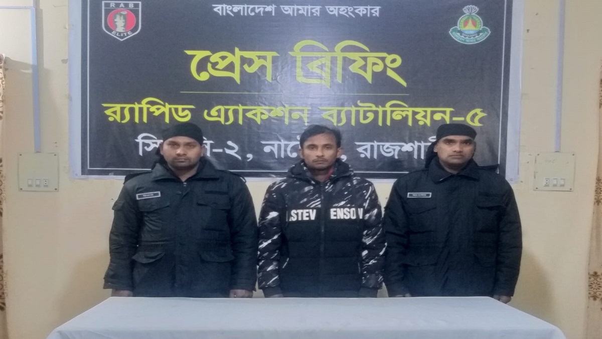 অভিনব কায়দায় হেরোইন পরিবহণের সময় একজন আটক