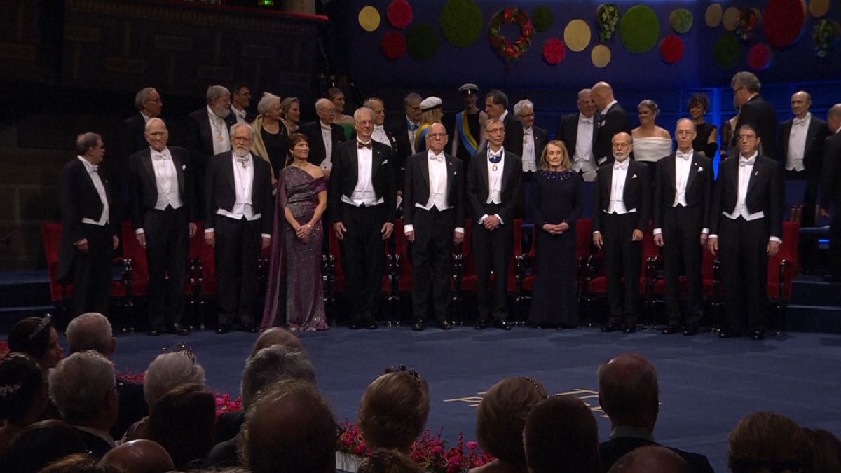 ক্ষুব্ধ শান্তিতে নোবেলজয়ীরা, পুতিন-লুকাশেঙ্কোকে বিচারের মুখোমুখি করার দাবি