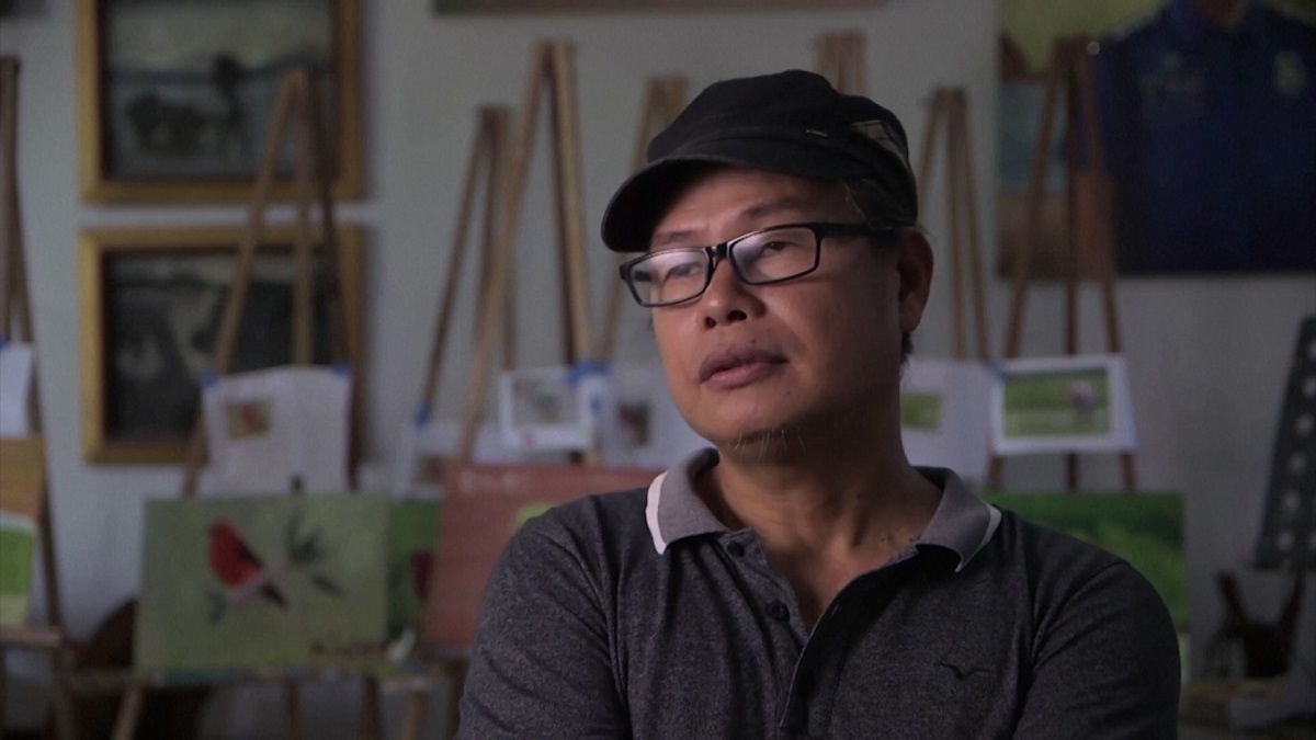 নিজের রক্ত দিয়ে ছবি আঁকেন ফিলিপাইনের এলিটো সিরকা