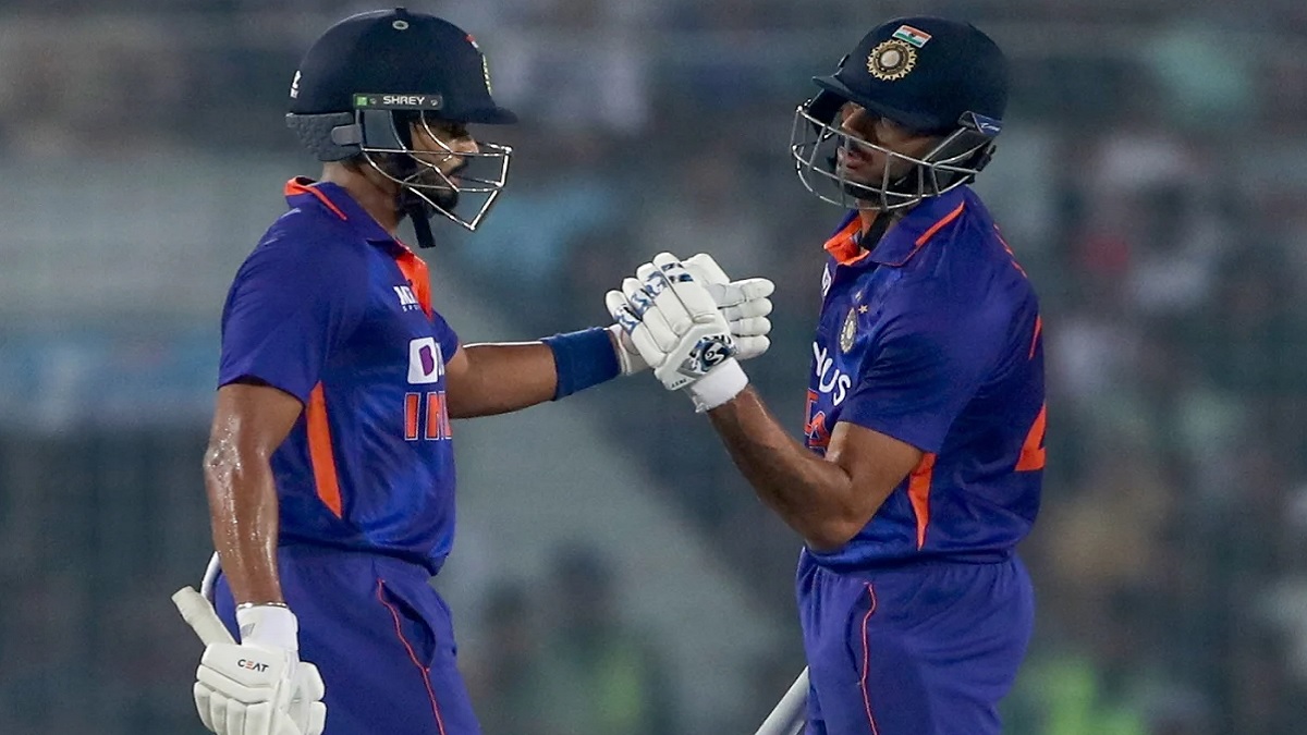 জয়ের পথে প্রধান কাঁটা শ্রেয়াসকে উপড়ে নিলেন মিরাজ