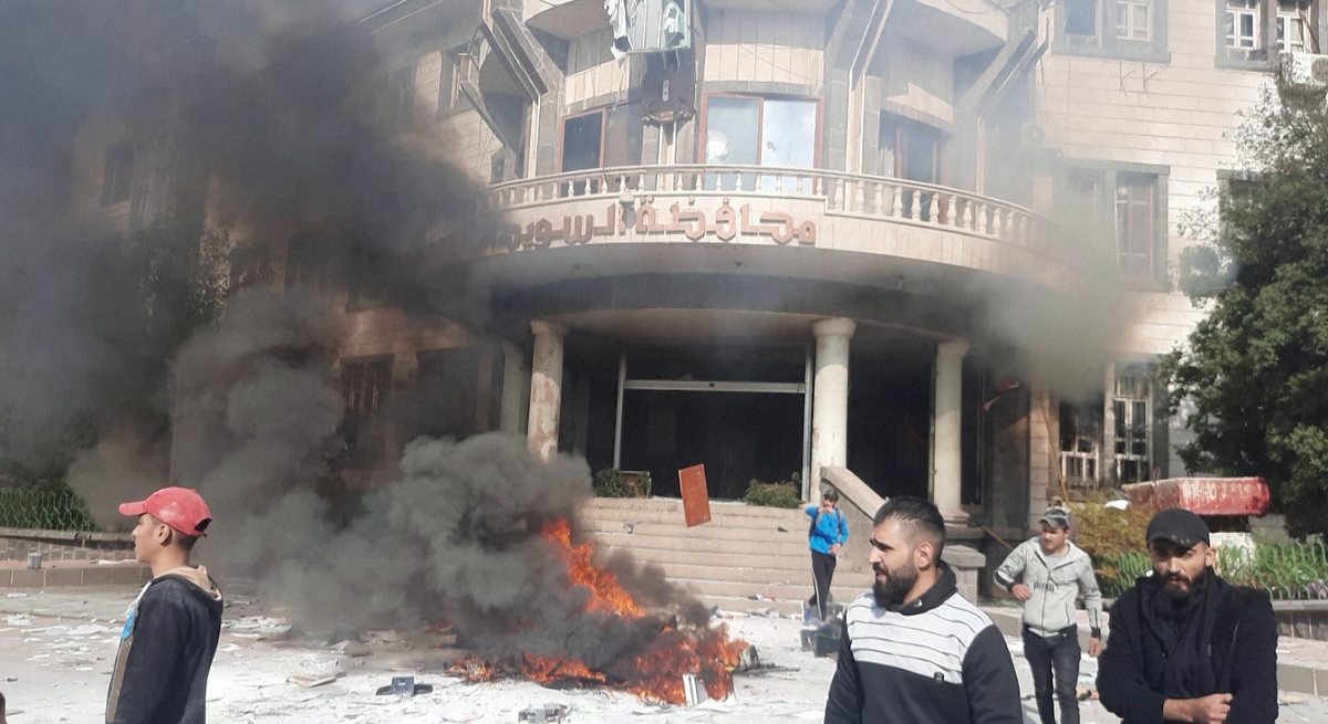 সিরিয়ার দক্ষিণাঞ্চলে সরকার বিরোধী বিক্ষোভ, নিহত কমপক্ষে ২