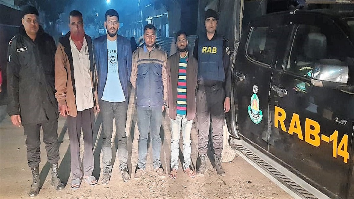 টাঙ্গাইলে ফেন্সিডিলসহ ৪ কারবারি গ্রেফতার