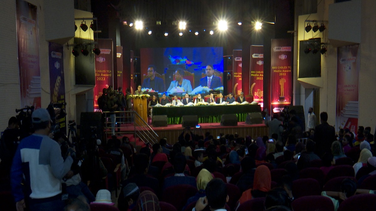 টিসিএ অ্যাওয়ার্ড পেলেন যমুনা টেলিভিশনের ৪ সাংবাদিক