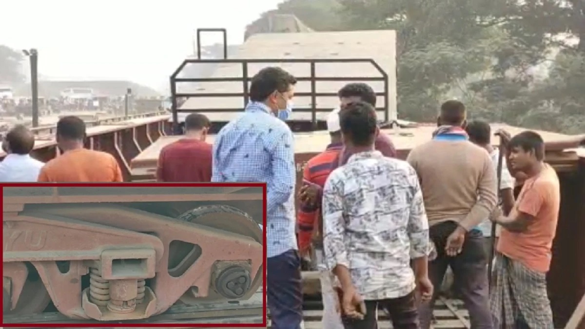 টঙ্গীর রেলসেতুতে লাইনচ্যুত বগি সাড়ে পাঁচ ঘণ্টা পর উদ্ধার