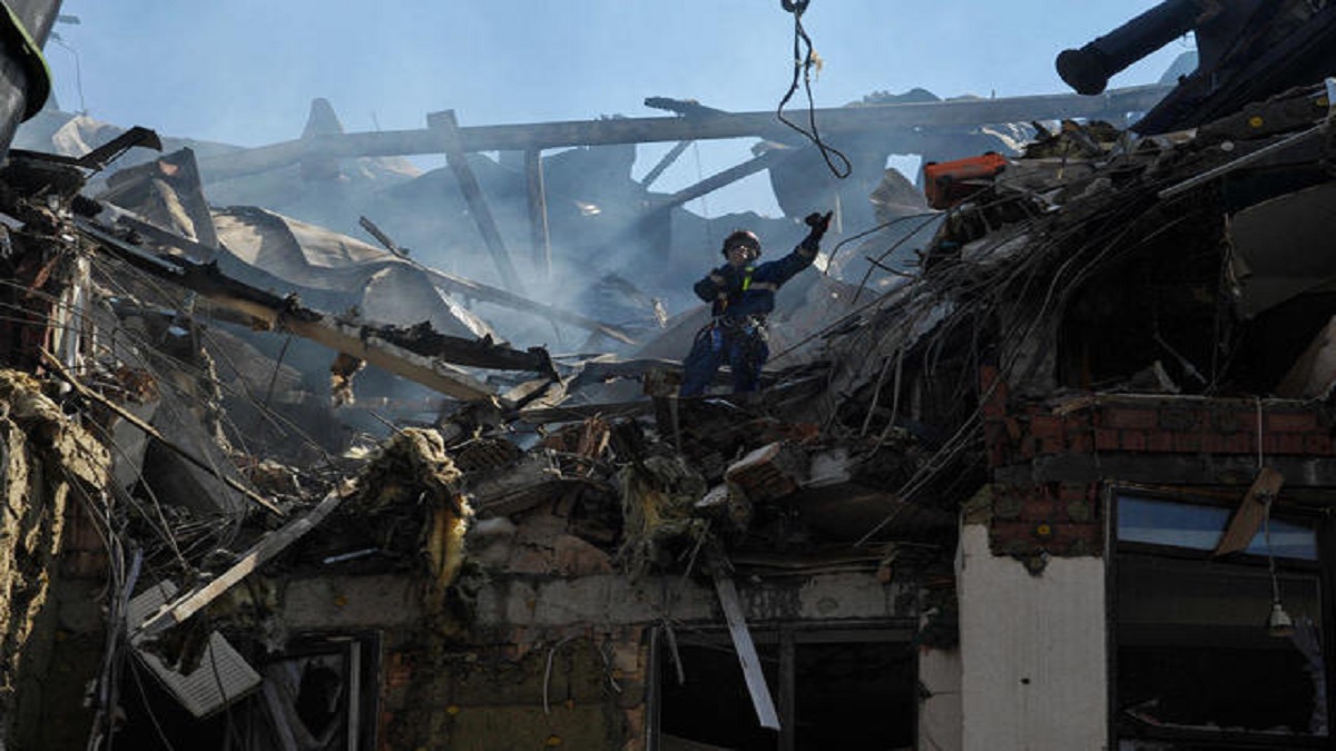 একদিনে ৭৬ দফা মিসাইল এবং ড্রোন হামলায় প্রকম্পিত ইউক্রেন