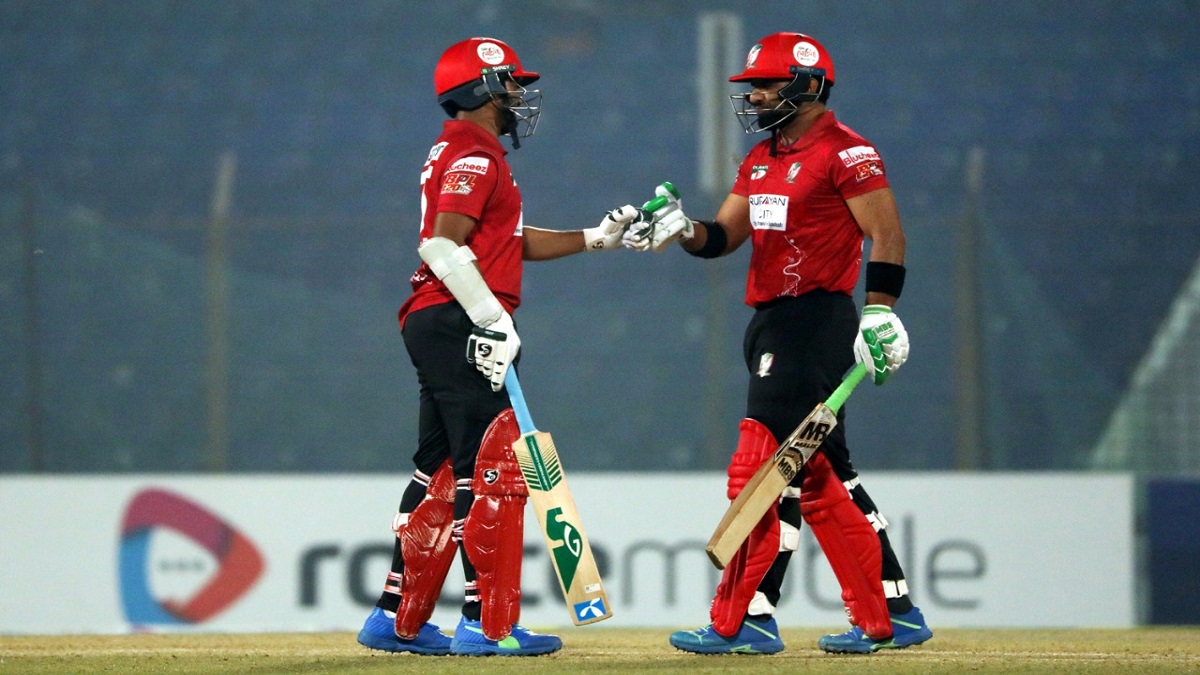 সাকিব-ইফতেখারের ঝড়ো ব্যাটিংয়ে রংপুরকে ২৩৯ রানের লক্ষ্য দিলো বরিশাল