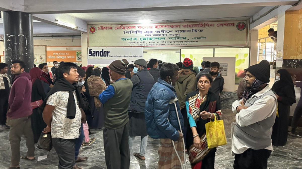 চট্টগ্রাম মেডিকেল কলেজ হাসপাতালে রোগীদের বিক্ষোভ