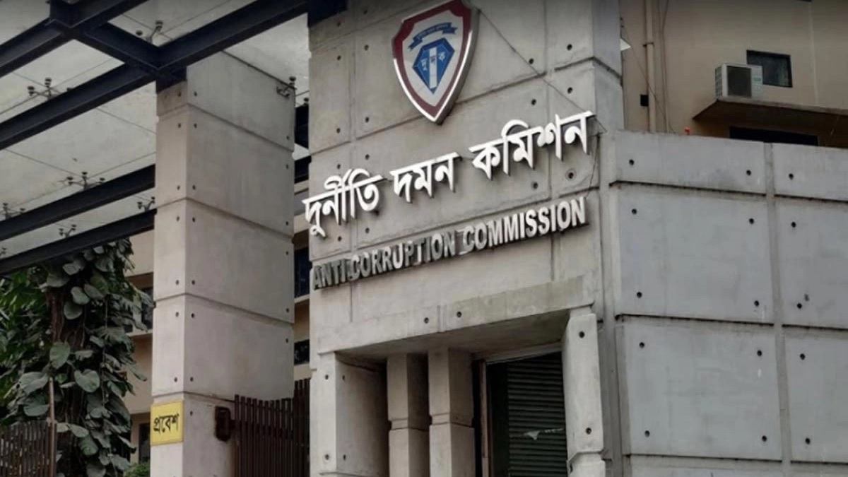 আসলাম চৌধুরী ও তার স্ত্রীর বিরুদ্ধে আদালতে দুদকের অভিযোগপত্র