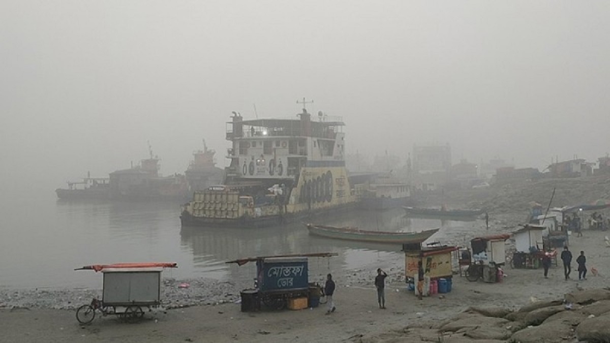 ঘন কুয়াশায় ২ নৌরুটে ফেরি চলাচল বন্ধ