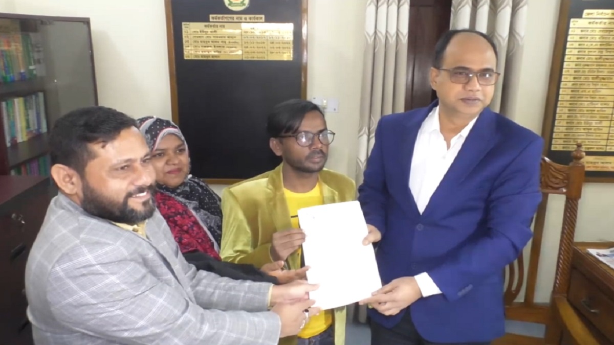 কেউ যাতে মন খারাপ না করেন, সেজন্য দুই আসনে এমপি নির্বাচনের সিদ্ধান্ত হিরো আলমের