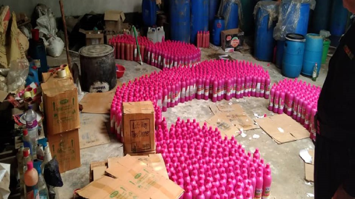 বাড়িতে কারখানা তৈরি করে নকল ভিক্সল-হ্যান্ডওয়াশ তৈরি, ২ জনকে জরিমানা