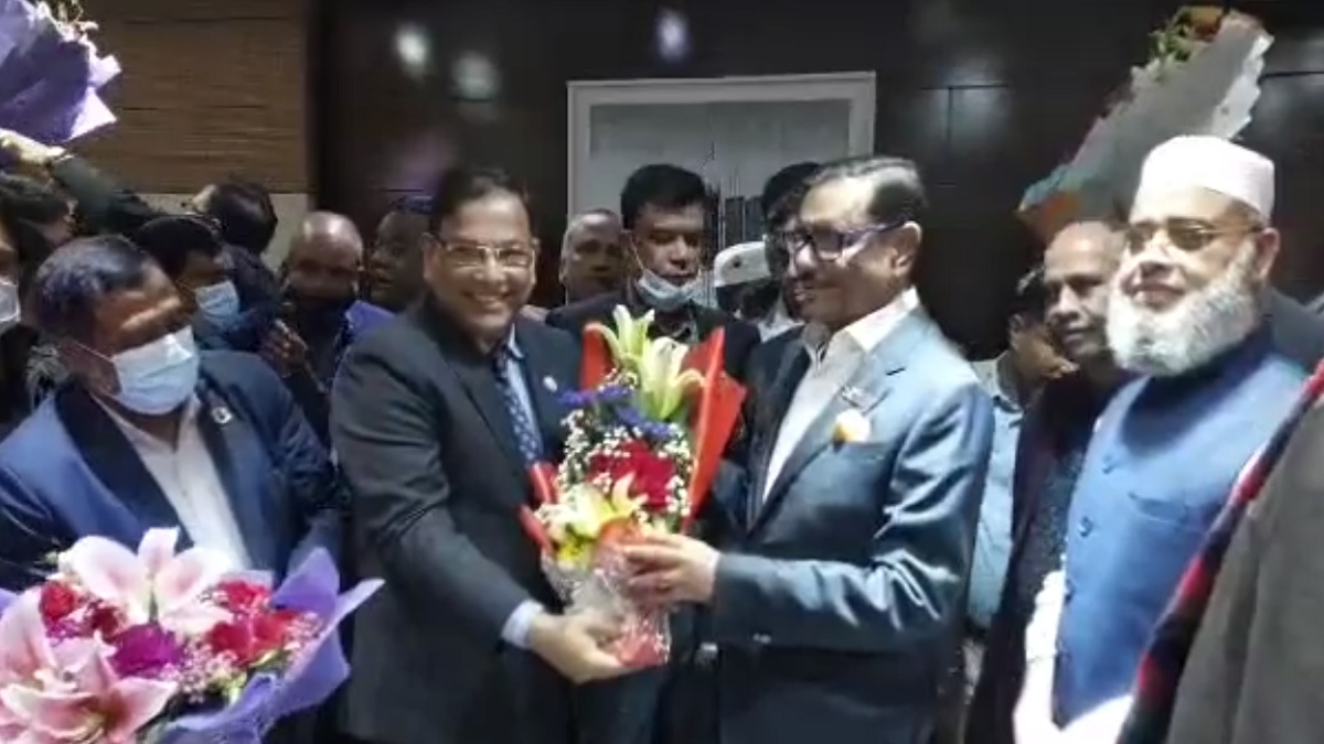 স্বাস্থ্য পরীক্ষা শেষে দেশে ফিরলেন ওবায়দুল কাদের