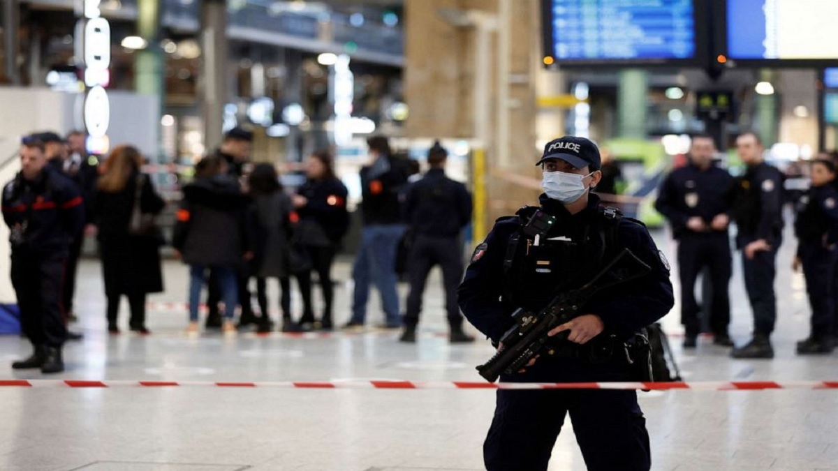 প্যারিস রেলস্টেশনে ছুরি হামলা, আহত অন্তত ৬