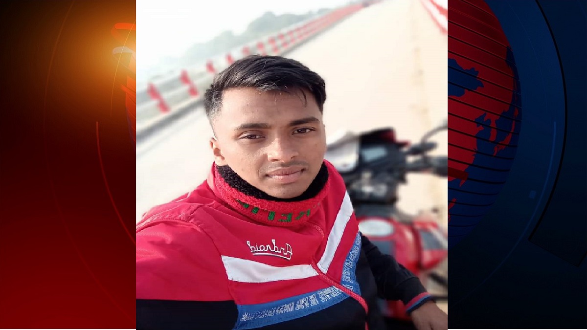 সাতক্ষীরায় বিয়ের দাবিতে ছাত্রলীগ নেতার বাড়িতে অন্তঃসত্ত্বা প্রেমিকার অনশন