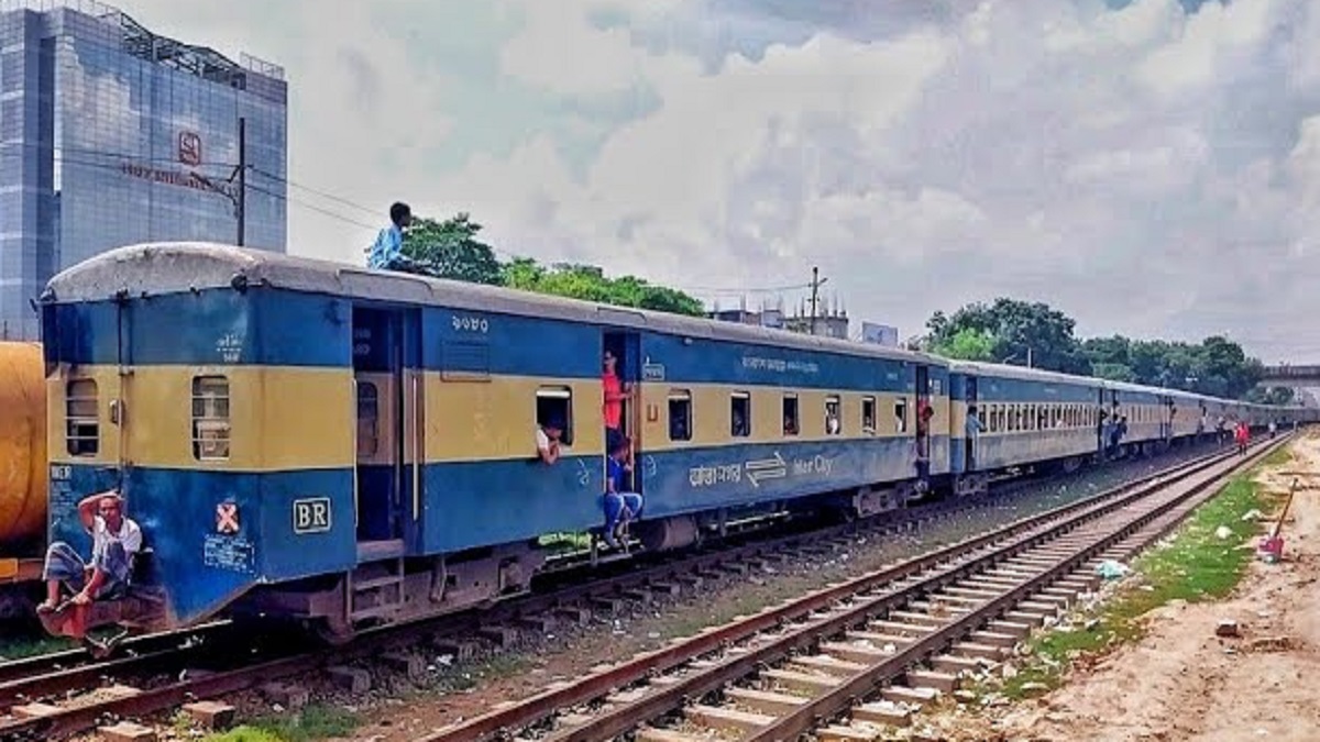 গাজীপুরে ট্রেনের ইঞ্জিন বিকল, একঘণ্টা পর চলাচল স্বাভাবিক