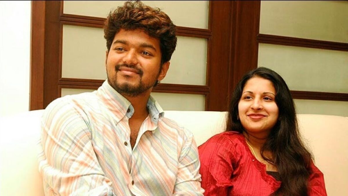 ২৩ বছরের সংসার ভাঙছে বিজয়ের!