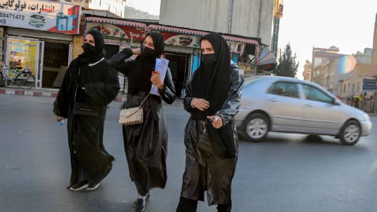 তালেবানের সিদ্ধান্তে পরিবর্তন, এনজিওতে কাজ করতে পারবেন নারীরা