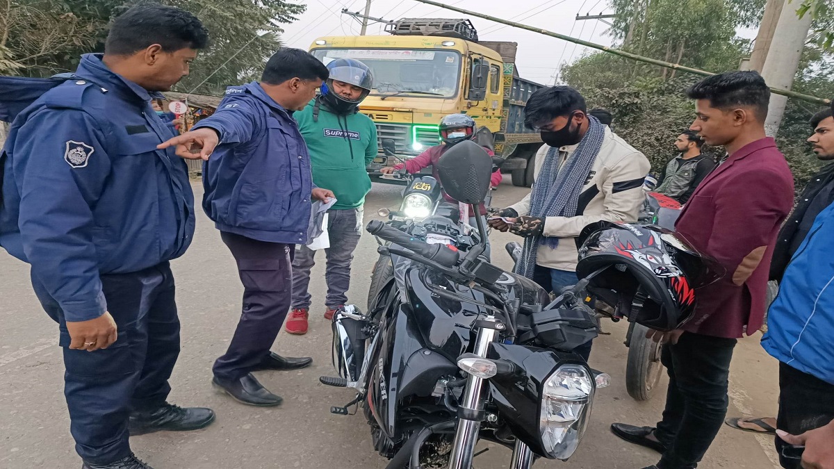 আখাউড়ায় মাদক বিরোধী অভিযানে আটক ১৫টি মোটরসাইকেল