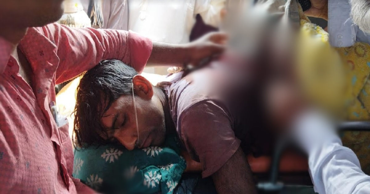 সুন্দরবনে বাঘের মুখ থেকে জেলেকে ছিনিয়ে আনলেন গ্রামবাসী