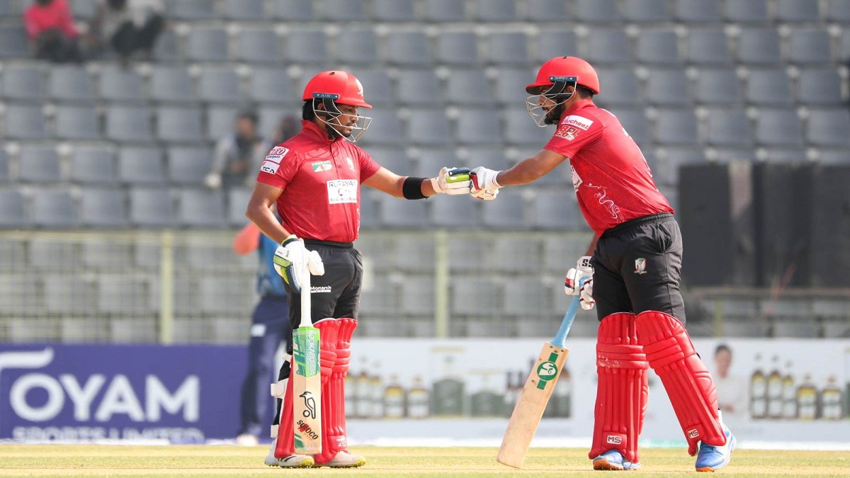 বিজয়-রিয়াদের ব্যাটে বরিশালের লড়াকু সংগ্রহ