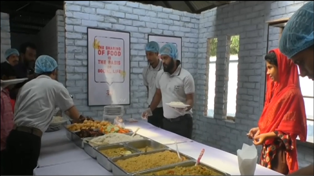 কুড়িগ্রামে ১ টাকার রেস্টুরেন্ট, মিলছে পোলাও, মুরগীসহ বারো পদের খাবার